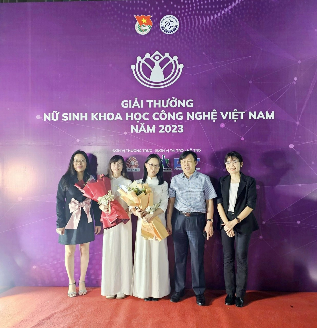 ✨GIẢI THƯỞNG NỮ SINH KHOA HỌC CÔNG NGHỆ VIỆT NAM✨